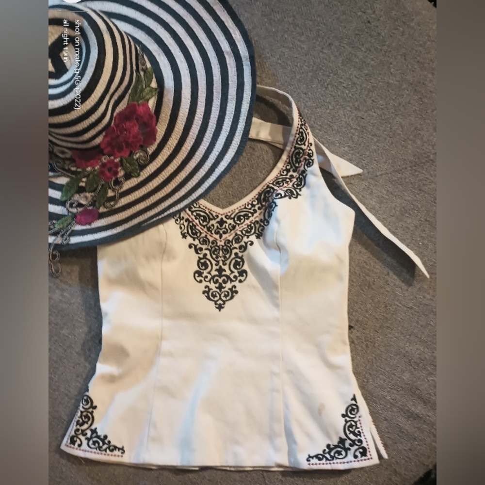 QWhite House/Black Market Halter